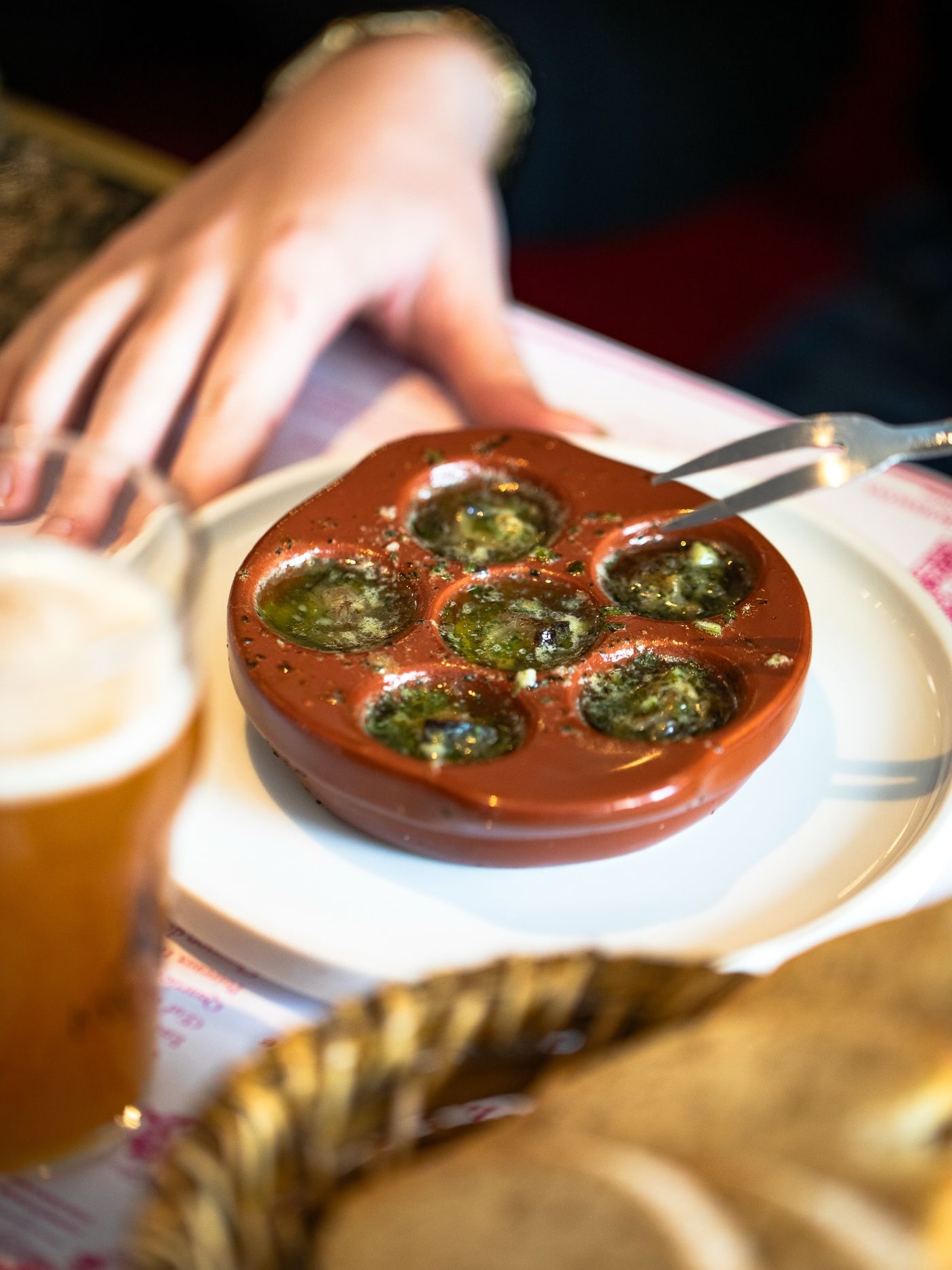 Poêlon d'escargots au beurre persillé de la Brasserie Paul