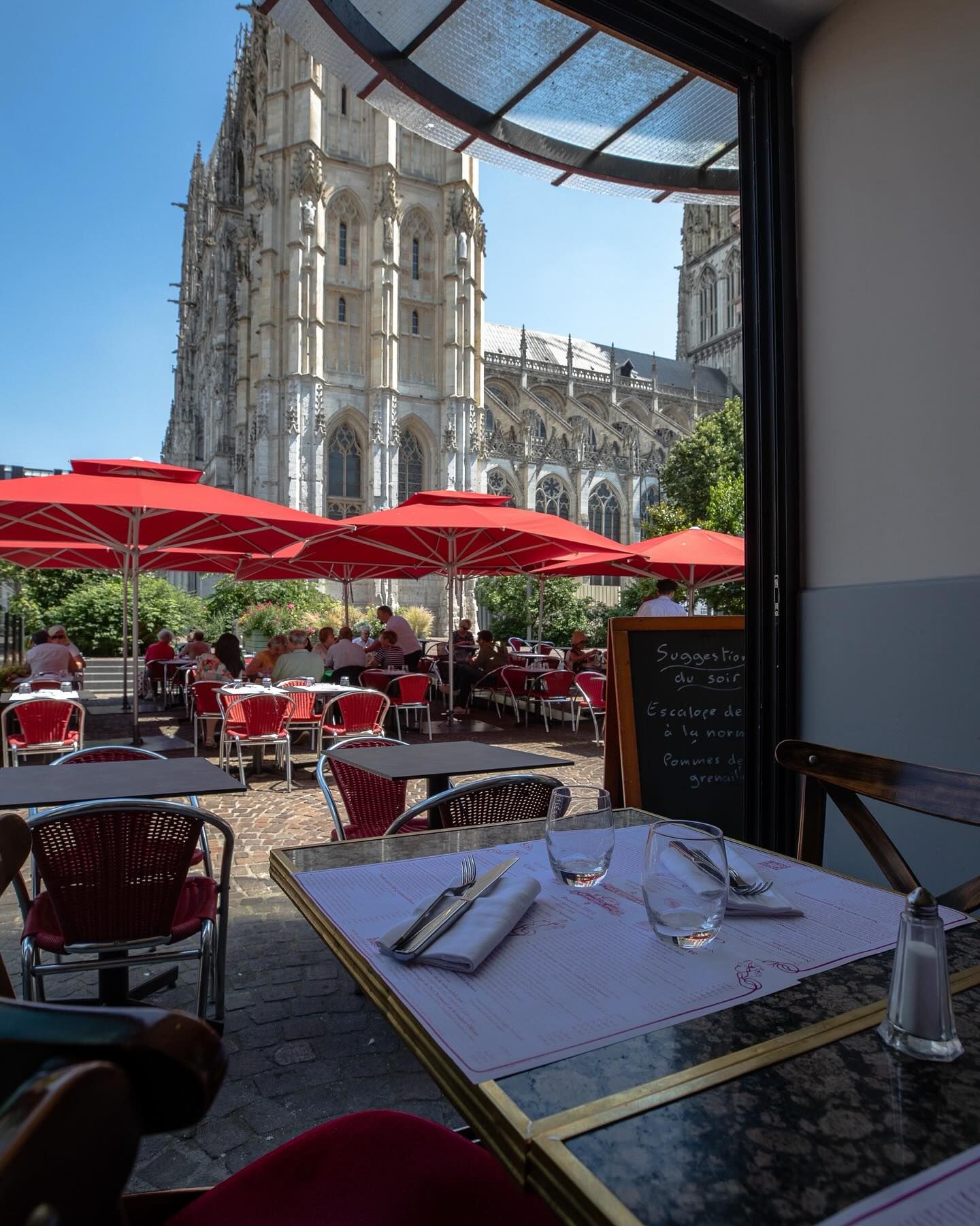 La cathédrale de Rouen vue depuis la véranda de la Brasserie Paul